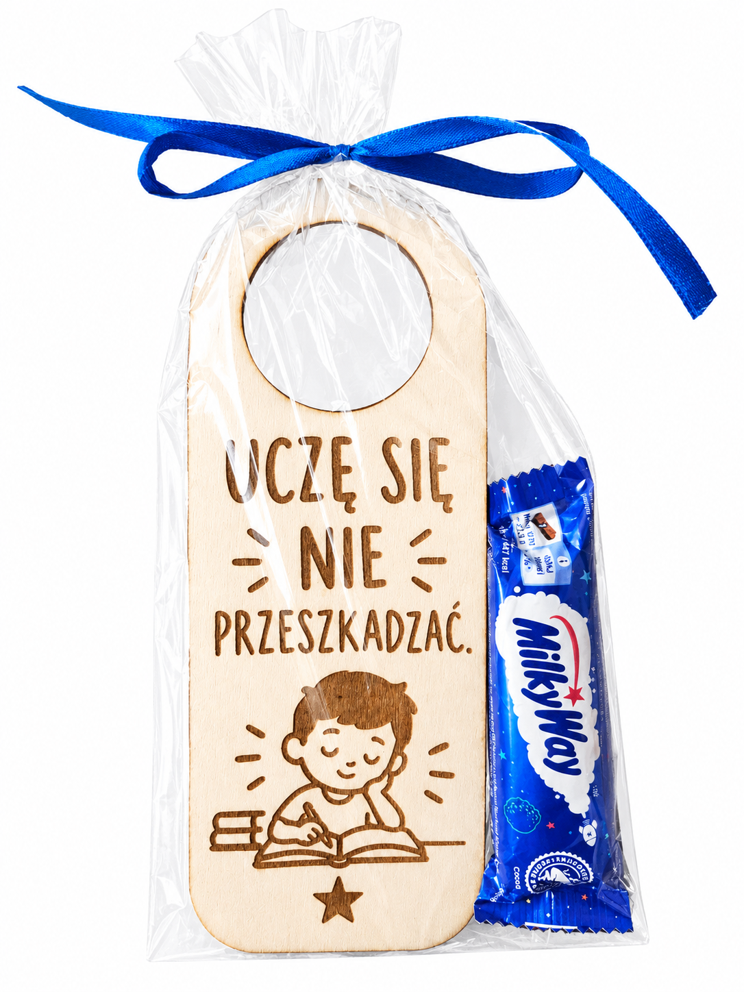 zawieszka-na-drzwi-z-batonikiem-ucze-sie-nie-przeszkadzac