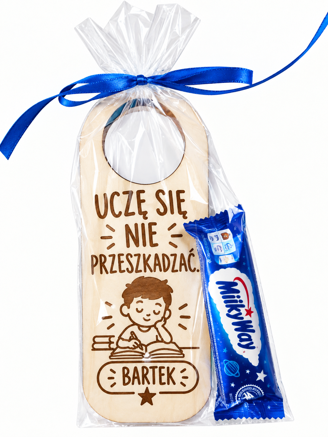 personalizowana-zawieszka-na-drzwi-z-batonikiem-ucze-sie-nie-przeszkadzac